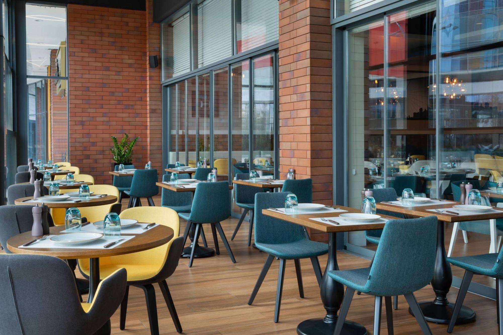 Отель Courtyard By Marriott